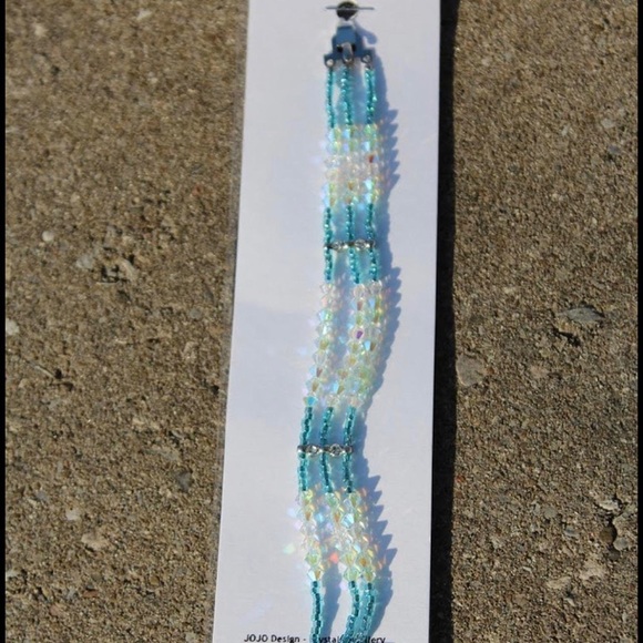 Hand beaded blue and white Swarovski crystal bracelet - Picture 4 of 5